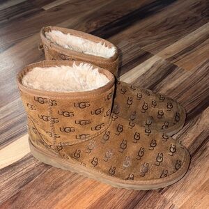 UGG Classic Mini II Embossed Chestnut suede sheepskin-lined ankle boots